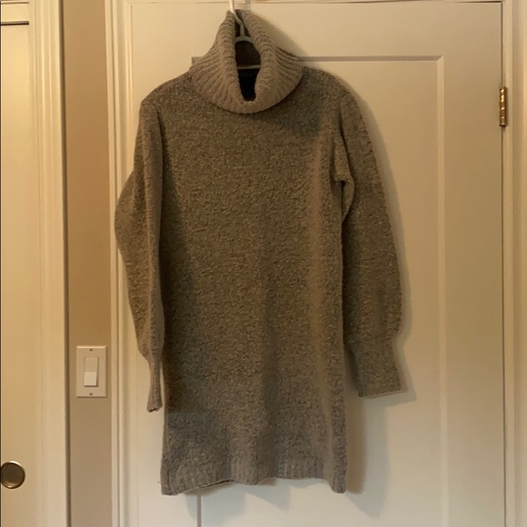 Ultra cozy Guess sweater dress - Picture 1 of 6